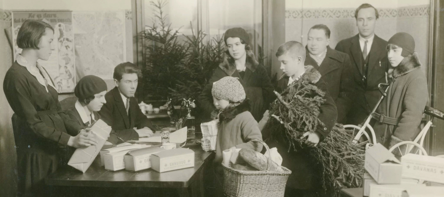 The LRCY group organizes Christmas gifts for children in need