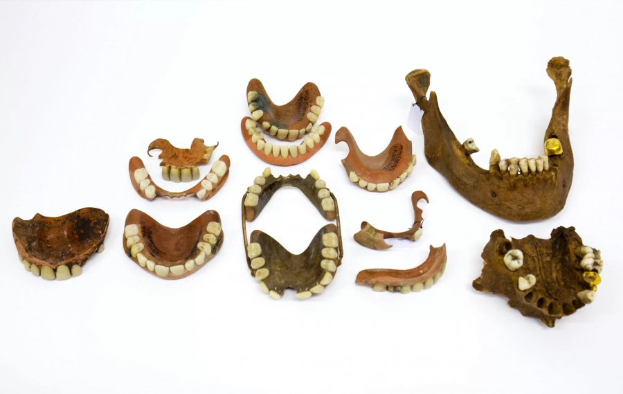 Twelve 19th century dental prostheses from Jelgava Jānis cemetery